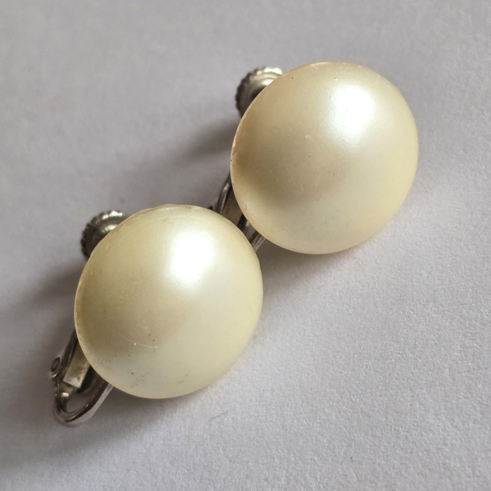 Vintage Marvella earrings clip on screwback white faux pearl circle pearlcore